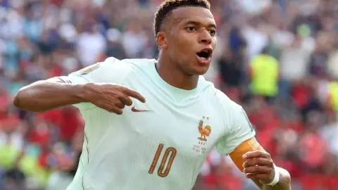 Mbappe cán mốc 22 trận World Cup, lập kỷ lục số lần ra sân nhiều nhất trước tuổi 30