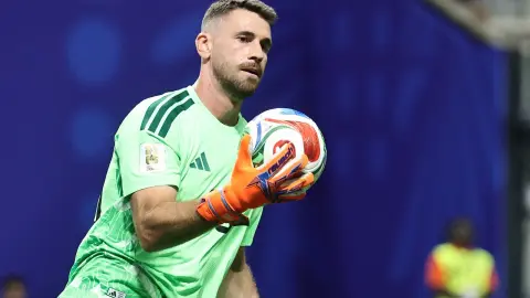 Simon: Không bị đe dọa bởi những cái tên ồn ào, Cristiano Ronaldo Bồ Đào Nha, Mbappé Pháp, Messi Argentina...