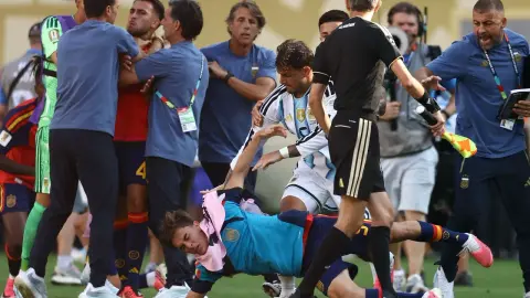 TA: Argentina đã khiến trận chung kết World Cup trở nên lộn xộn như thế nào với việc xô đẩy, âm mưu và phàn nàn