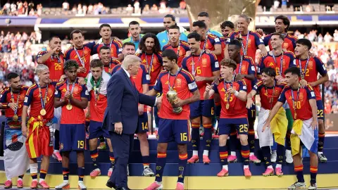 Rio Ferdinand: Tây Ban Nha bóp nghẹt số lần chạm bóng của Messi, đó là chìa khóa để vô địch