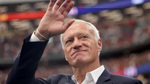 RMC: Deschamps được mời ăn tối với Macron sau khi trở về Trung Quốc. Anh hy vọng sẽ đón nhận những thử thách mới