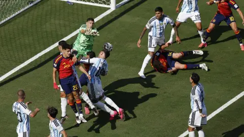 Neville: Argentina sẽ không vào chung kết nếu không có Messi; Tôi phải ngưỡng mộ họ, nhưng họ chơi tệ quá