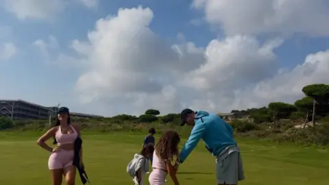 Georgina đăng ảnh chơi golf cùng Ronaldo, làm dấy lên bàn tán về đám cưới sau World Cup