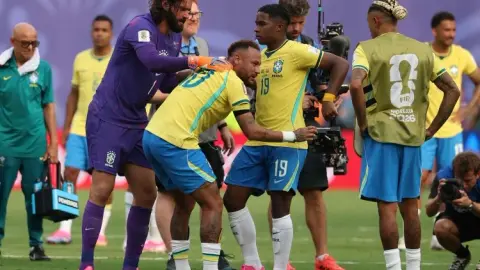 Evra: Brazil không có siêu sao nào sau Neymar Trước đây, bạn có thể dễ dàng gọi tên cả đội.