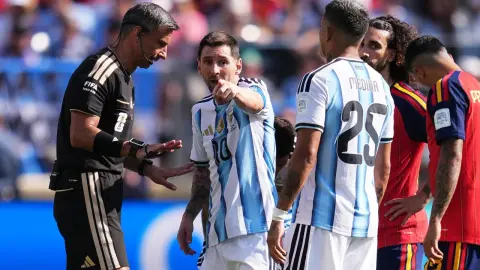 Quan điểm của trọng tài trận chung kết World Cup bị vạch trần! Trọng tài: Messi, hãy chăm sóc Paredes!