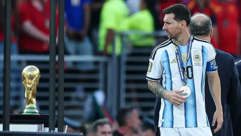 Mùa hè khắc nghiệt của Messi: từ thất bại 0-1 ở chung kết World Cup đến những ngày lặng lẽ tại Rosario