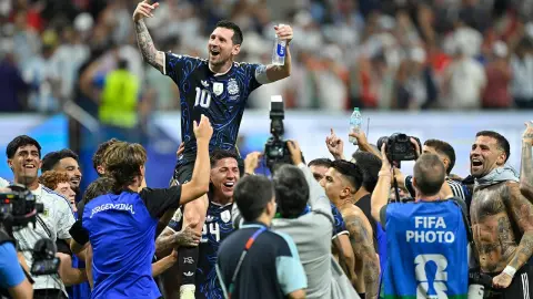 Đồng đội Argentina xúc động tri ân Messi sau quyết định chia tay đội tuyển