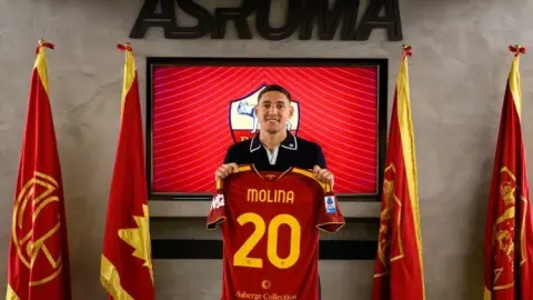 Molina: Cầu thủ Argentina giúp tôi hòa nhập với Roma, việc Messi rút khỏi đội tuyển quốc gia là không thể chấp nhận