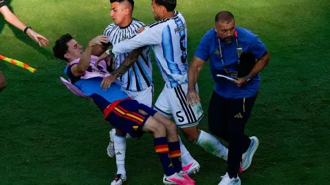 FIFA cho phép Argentina tính ba trận giao hữu vào án treo giò