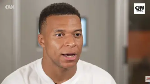 Mbappe: Quả bóng Vàng nên trao cho cầu thủ xuất sắc nhất