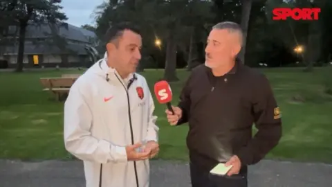 Xavi muốn Quả bóng vàng thuộc về Tây Ban Nha, nhưng vẫn ca ngợi Messi