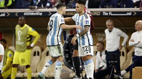 Scaloni thử cặp Lautaro - Alvarez trên hàng công tuyển Argentina