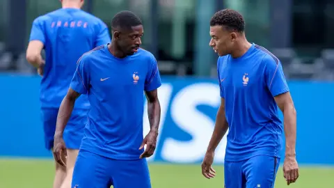 Kounde nói tuyển Pháp không có căng thẳng giữa Mbappe và Dembele