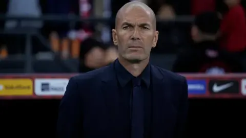 Zidane không muốn mạo hiểm với chấn thương của Mbappe