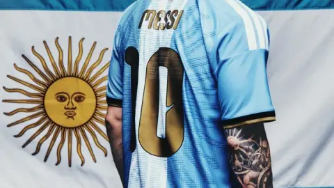 Messi hướng tới trận chia tay ĐT Argentina gặp Benin