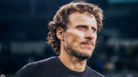 HLV Diego Forlán hài lòng sau chiến thắng 4-1 của Uruguay trước Hàn Quốc