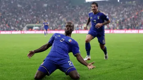 Kayode: Tôi rất vui khi được ra mắt ở Ý theo cách này. Chiến thuật ném biên? Không dễ vận hành
