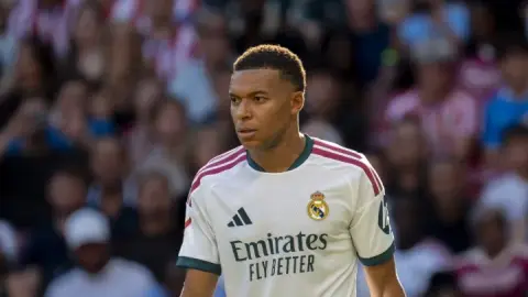 Mbappe trở lại tập luyện, sẵn sàng gặp Villarreal