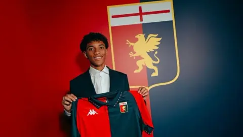 ESPN: Lựa chọn số một của Robinho vẫn là đội tuyển Brazil, LĐBĐ Brazil đã cử quan chức đến nói chuyện với anh