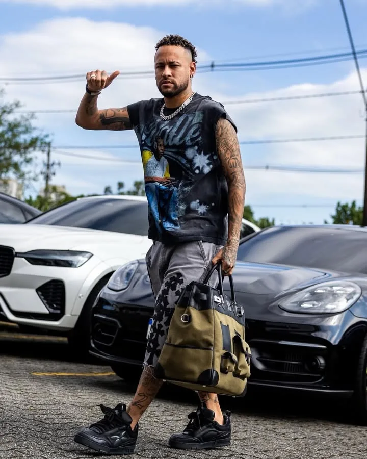 Hãy tham dự World Cup! Neymar đã trở lại Santos để bắt đầu tập luyện, chỉ nửa tháng sau ca phẫu thuật đầu gối
