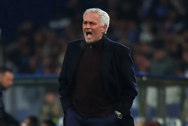 Champions League: Mourinho đang gặp rắc rối! Benfica lọt vào vòng loại trực tiếp Champions League, bị loại khỏi cúp quốc nội, Bồ Đào Nha kém ngôi đầu tới 10 điểm