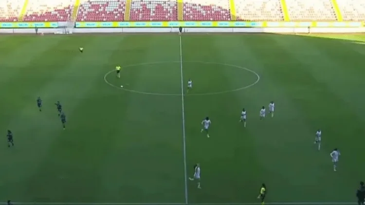 Còn World Cup thì sao? Một trận bóng đá nữ ở Mexico bị đình chỉ vì nghi có tiếng súng và tiếng nổ lớn