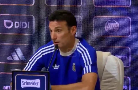 Scaloni: Tôi sẽ làm mọi cách để đưa Messi tới World Cup Anh ấy phải tham gia vì sự phát triển của bóng đá