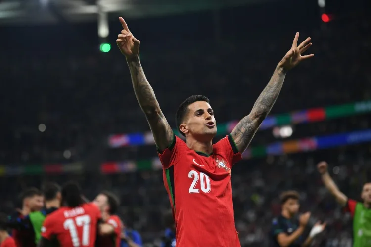 Cancelo: Được chơi cho Bồ Đào Nha là một đặc ân, lẽ ra chúng tôi nên kiểm soát trận đấu tốt hơn