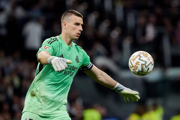 AS: Real Madrid sẽ đánh giá lại tương lai của Lunin đồng thời đẩy nhanh quá trình phát triển và thăng hạng ngôi sao mới Navarro