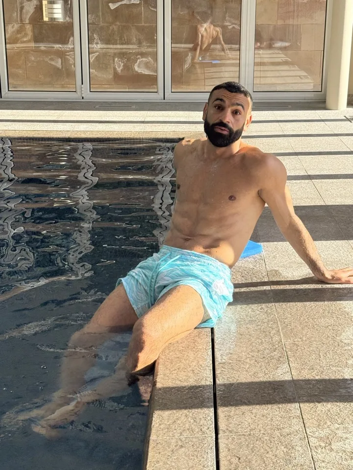 Salah khoe ảnh tập luyện, Liverpool chờ anh trở lại trước khi mùa giải khép lại