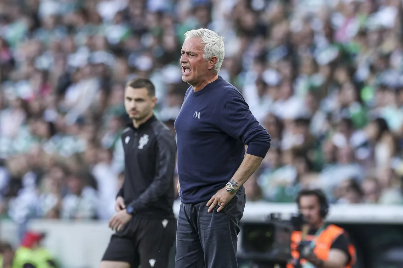 Phóng viên: Mourinho đã liên lạc với các quan chức Real Madrid gần đây để tìm hiểu về câu lạc bộ