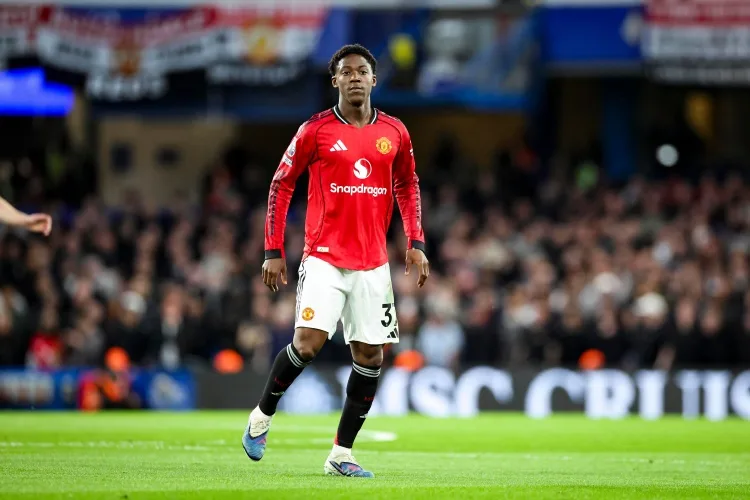 Manchester Evening News: Mainoo từng suýt rời Man United