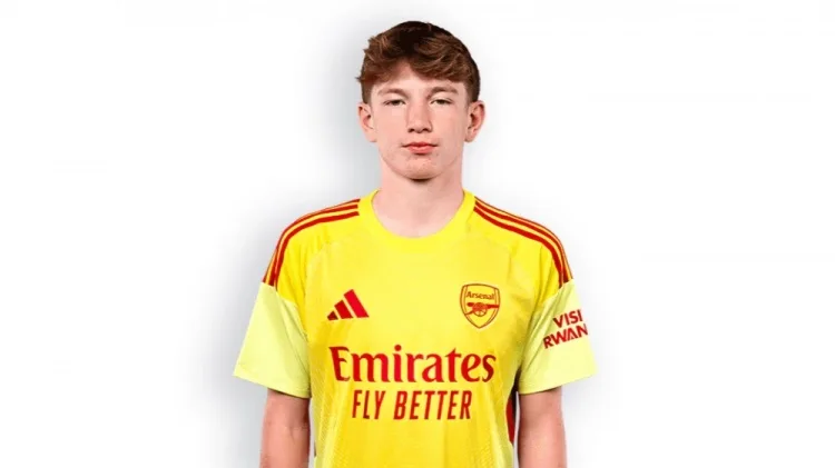 Arsenal U18 khủng hoảng lực lượng, thủ môn phải đá hậu vệ