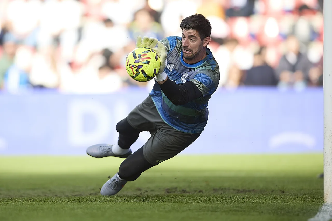 Courtois và Mbappe vắng buổi tập, Real Madrid chờ họ trở lại ở El Clasico