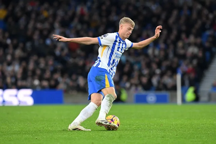 Liverpool tham gia cuộc đua giành Van Hecke