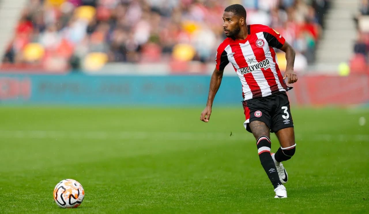 Brentford muốn kích hoạt điều khoản gia hạn với Jensen và Rico Henry