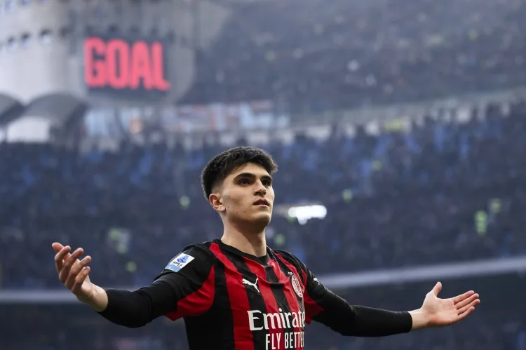 Newcastle và nhiều CLB Anh theo sát hậu vệ trẻ Bartesaghi của Milan