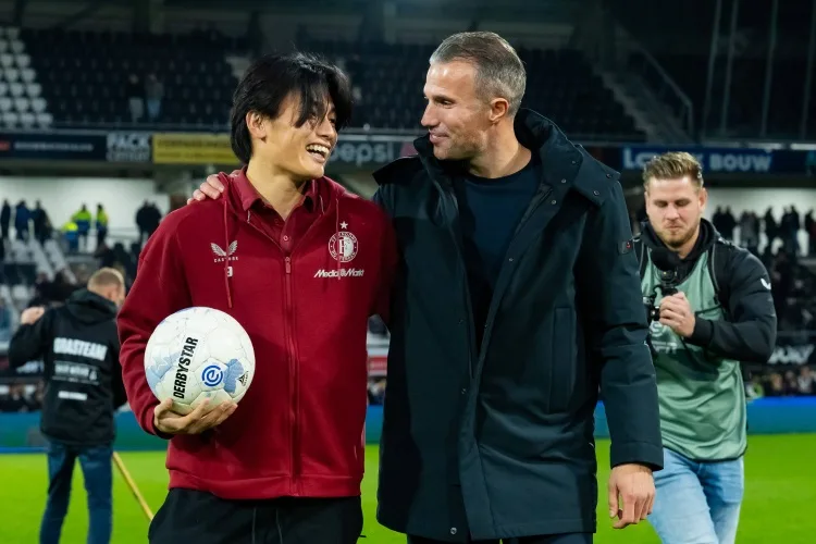 Van Persie: Read đủ sức tiến lên Bayern, tôi vẫn muốn Ueda ở lại Feyenoord