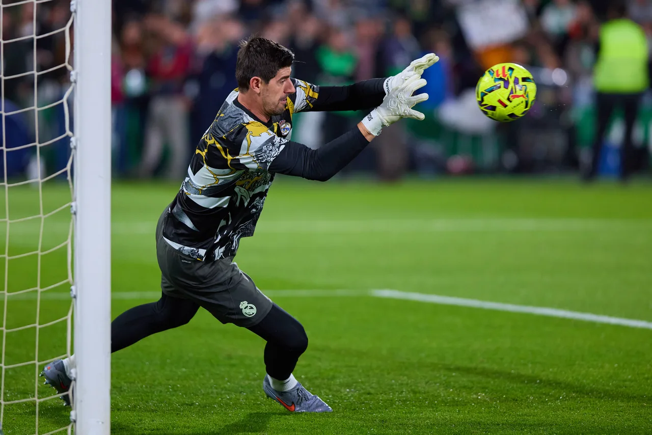 Courtois đã hồi phục 99%, gần như chắc chắn kịp trở lại ở El Clasico
