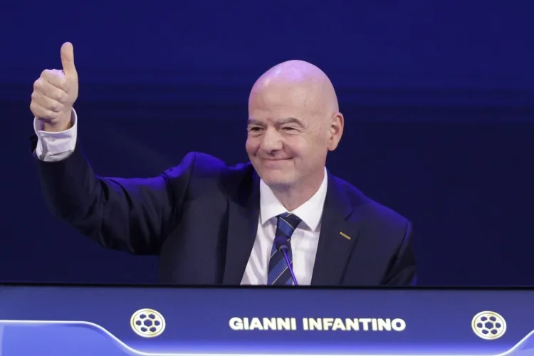 Tây Ban Nha rơi vào thế khó khi muốn ủng hộ Infantino giữa lúc UEFA im lặng