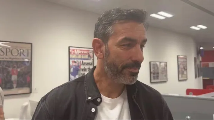 Pires đùa về nỗi tiếc Champions League của Arsenal: "Cứ trách Barca thôi"
