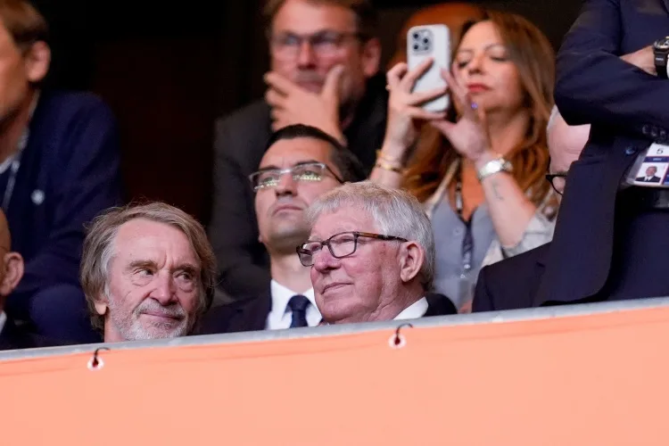 Sir Alex Ferguson nhập viện trước trận MU - Liverpool, tình hình không đáng ngại