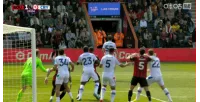 Kluivert ghi phạt đền, Bournemouth dẫn Crystal Palace 2-0