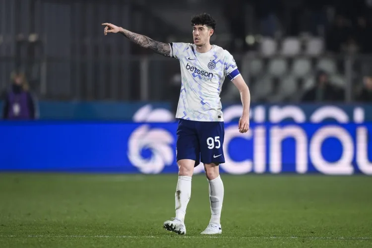 Mundo Deportivo: Bastoni đang chờ Barcelona đưa ra lời đề nghị tới Inter Milan, anh cần thuyết phục Flick tin tưởng mình