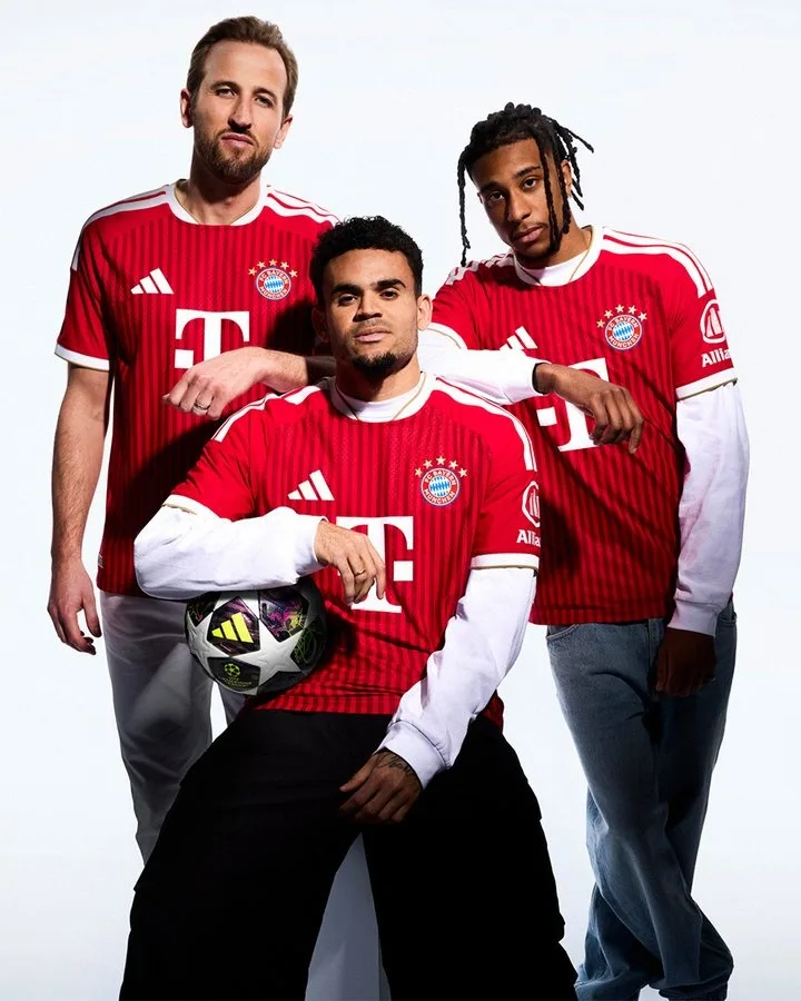 Chi tiết viền đỏ trắng + vàng cổ điển, áo đấu sân nhà mùa giải 26-27 của Bayern chính thức ra mắt