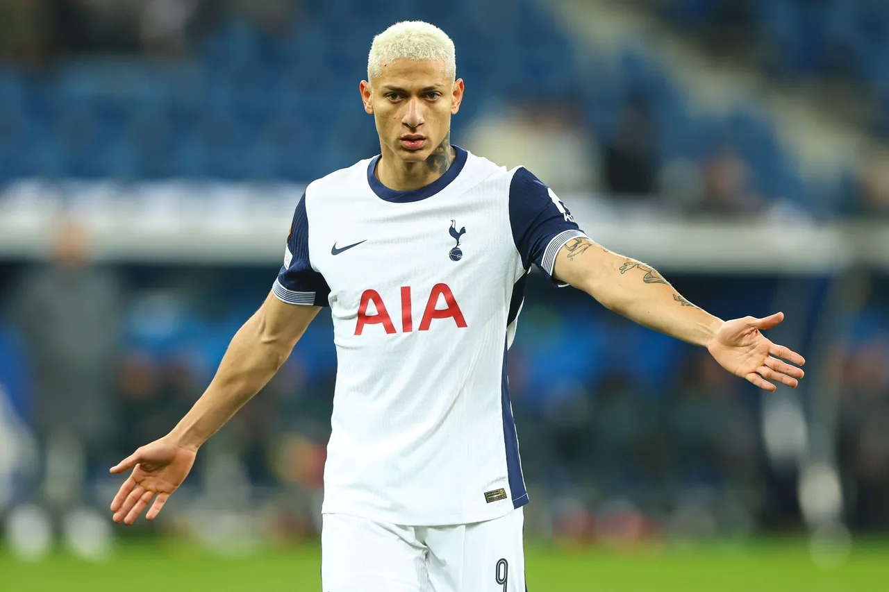 Richarlison có mùa thứ 5 ghi từ 10 bàn ở Premier League, cân bằng kỷ lục của Firmino