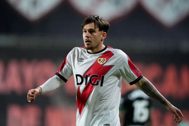 Mọi bài viết: Barcelona gia hạn quan tâm đến hậu vệ Laziu của Rayo Vallecano, điều khoản giải phóng cầu thủ là 25 triệu euro