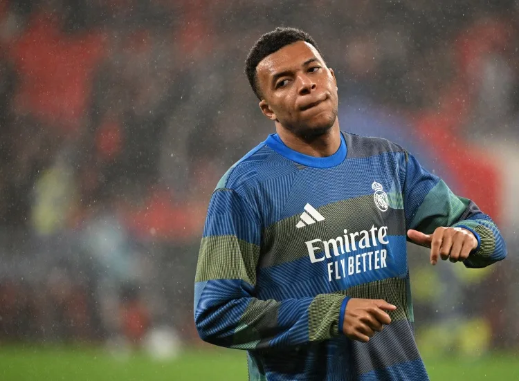 Truyền thông Tây Ban Nha: Phòng thay đồ Real bức xúc vì chuyến nghỉ của Mbappe