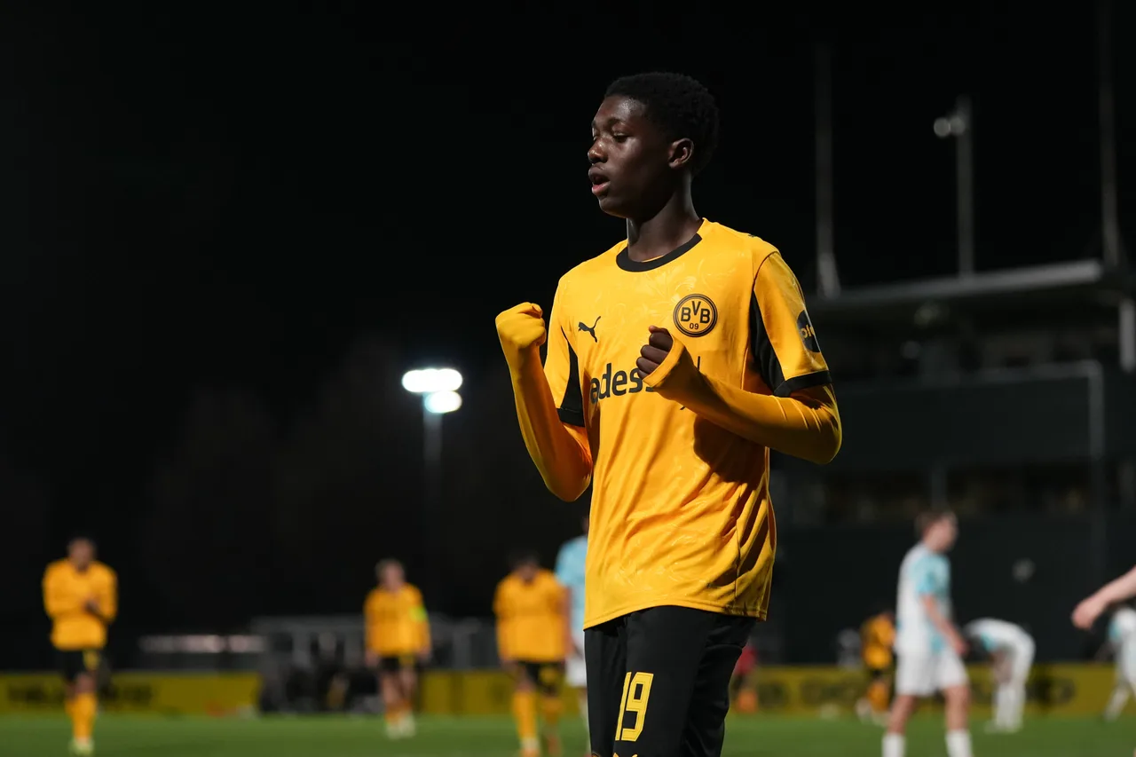 PSG và Real Madrid cùng theo dõi tài năng 15 tuổi Muhammadu của Dortmund