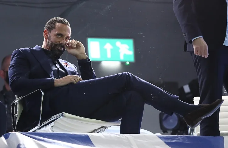 Carragher và Ferdinand khẩu chiến sau trận Liverpool thua MU